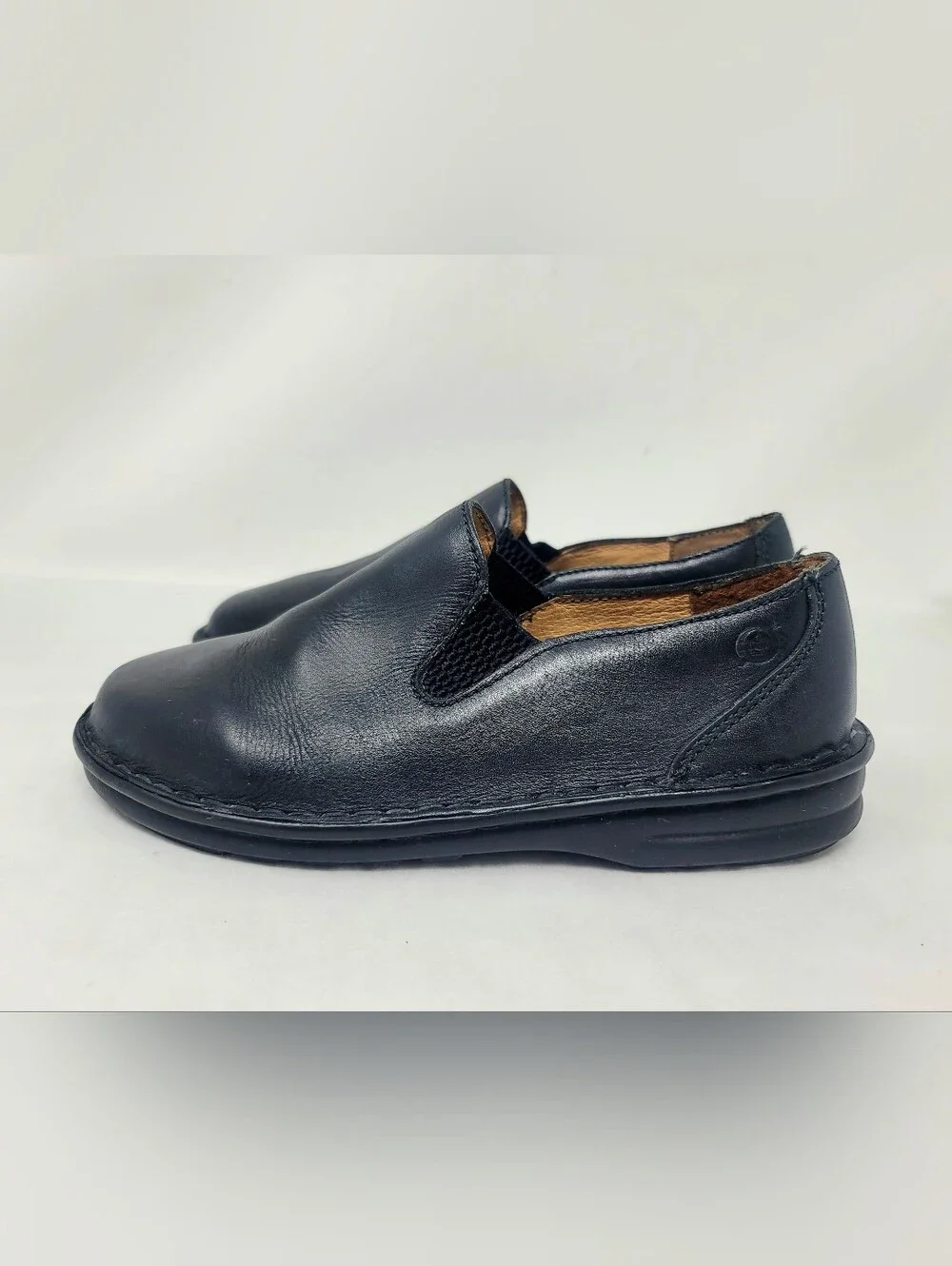 Born Womens Black Leather Slip On Cushioned Flats Walking Loafers Shoes Clean 7